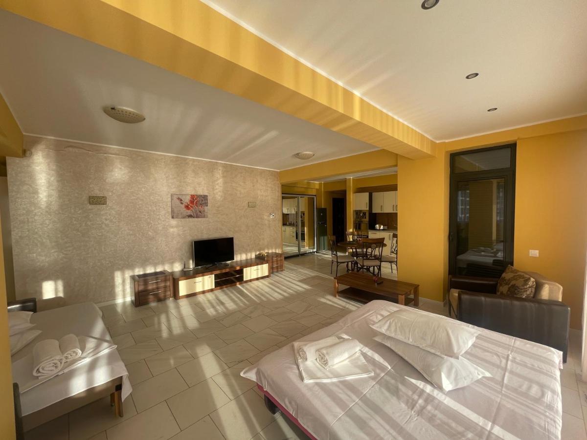 Sophia Lake View Suite Mamaia Exterior foto