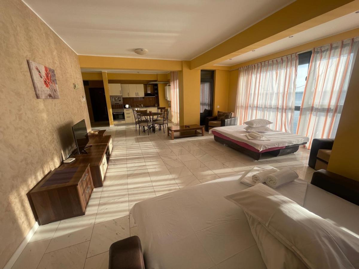 Sophia Lake View Suite Mamaia Exterior foto