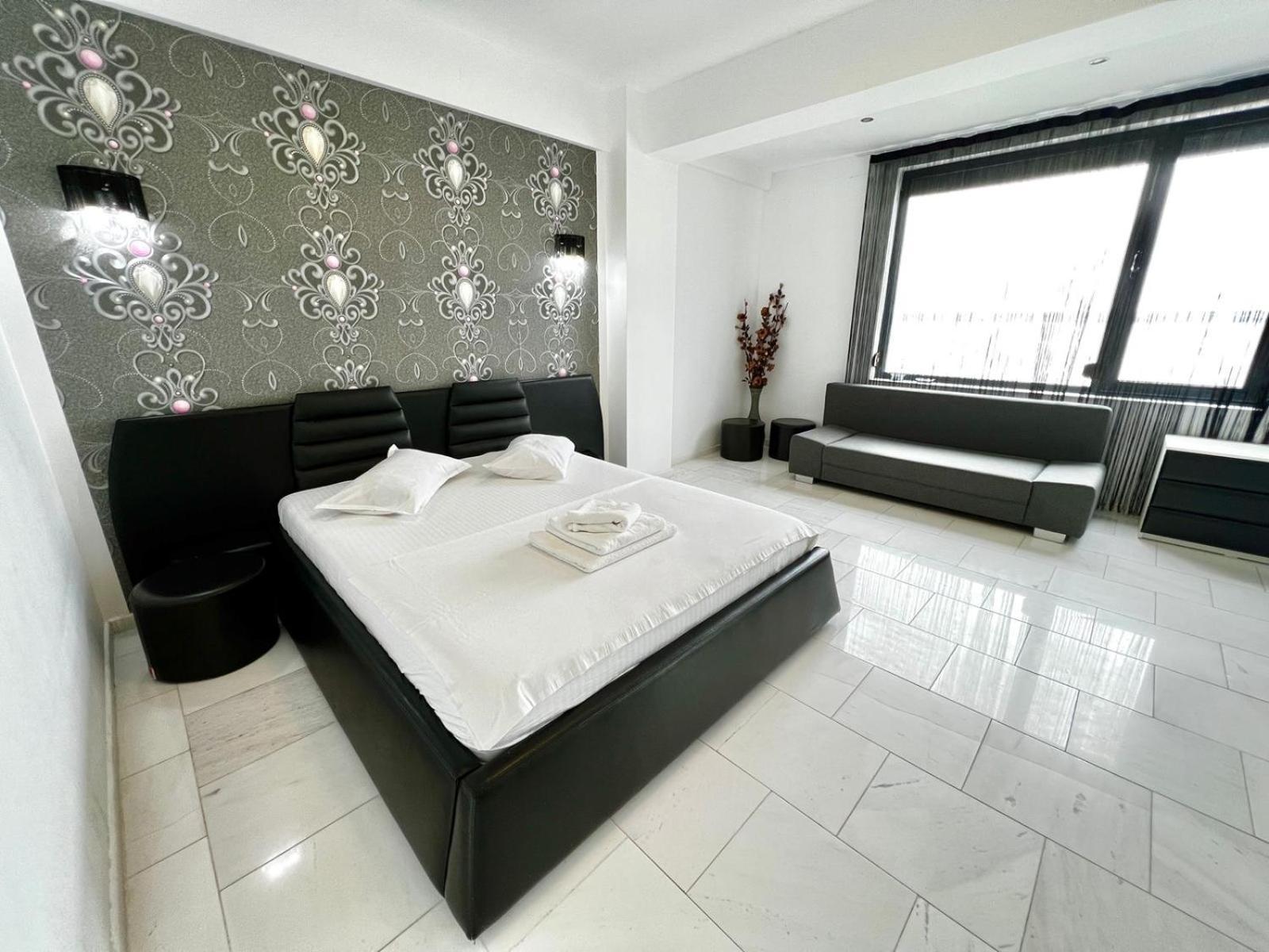 Sophia Lake View Suite Mamaia Exterior foto