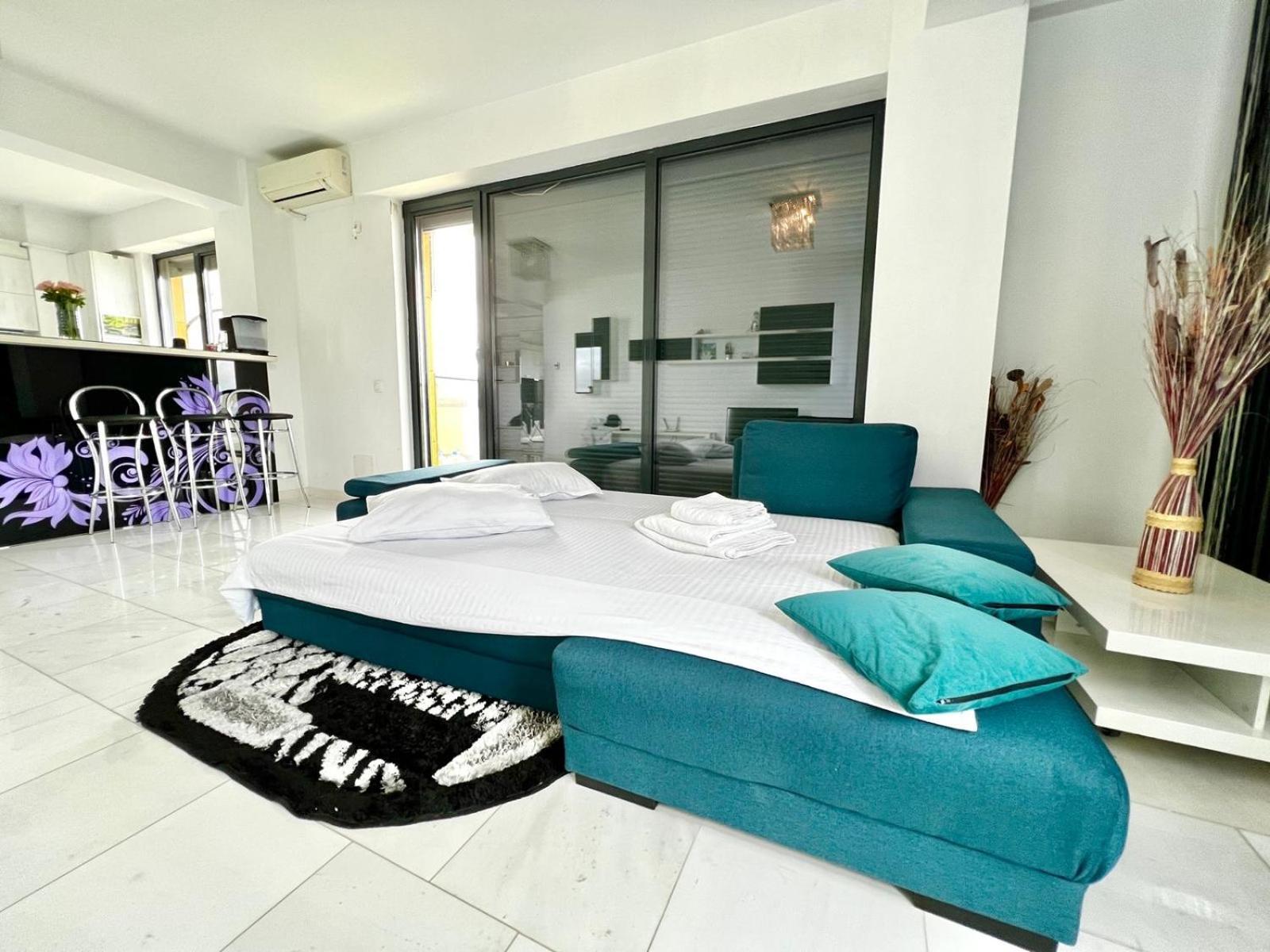 Sophia Lake View Suite Mamaia Exterior foto
