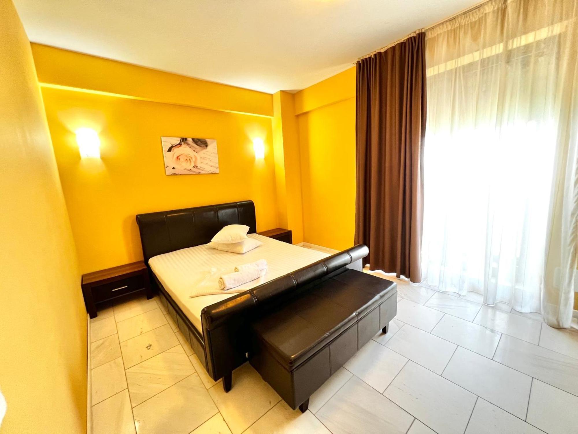 Sophia Lake View Suite Mamaia Exterior foto